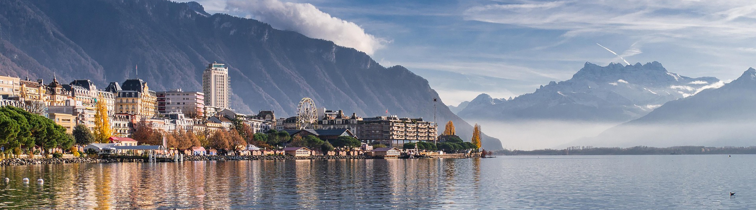 Vue lac, ville et montagne